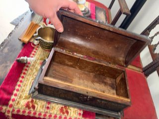 Set classico marrone/nero rosso in legno e metallo