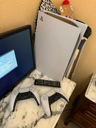 PlayStation 5 1TB Disco y Digital + 2 Mandos