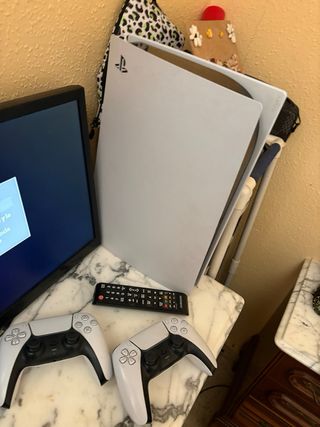 PlayStation 5 1TB Disco y Digital + 2 Mandos