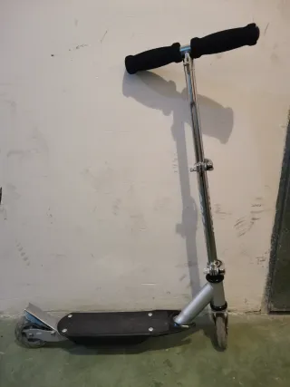 Patinete plegable plateado