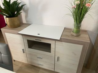 Comedor: Mesa, 4 Sillas, Mueble TV y Aparador