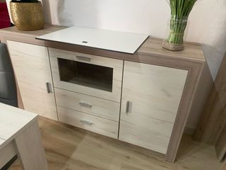 Comedor: Mesa, 4 Sillas, Mueble TV y Aparador