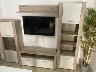 Comedor: Mesa, 4 Sillas, Mueble TV y Aparador