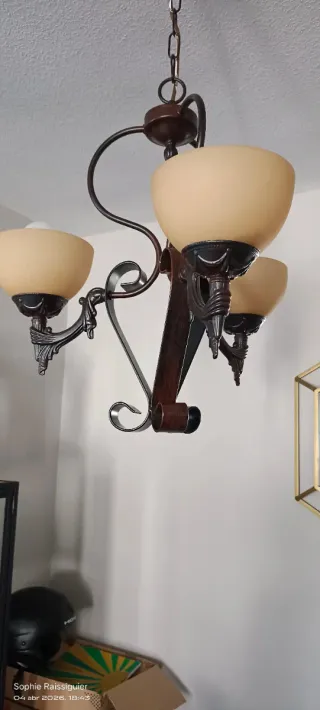 Lámpara colgante de metal y cristal