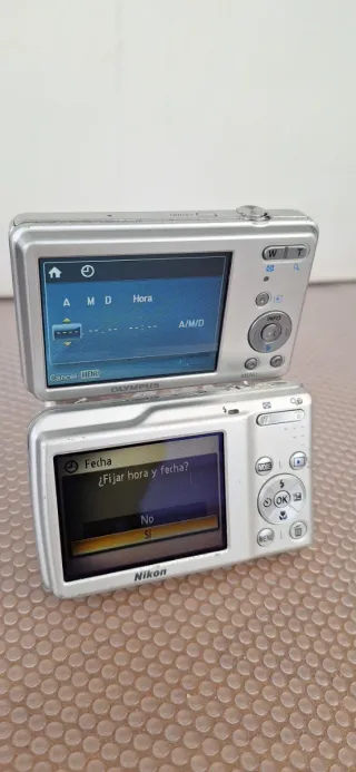 Lote 2 Fotocamere Digitali Nikon e Olympus Argento