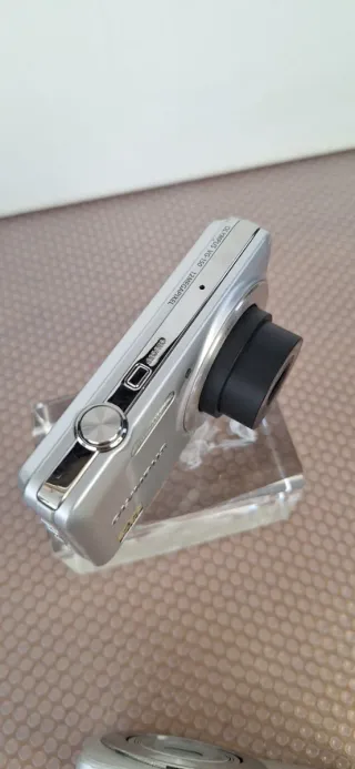 Lote 2 Fotocamere Digitali Nikon e Olympus Argento