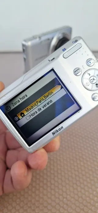 Lote 2 Fotocamere Digitali Nikon e Olympus Argento