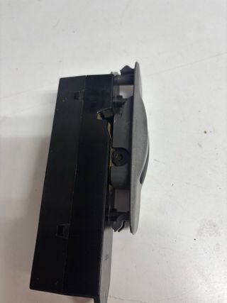 Mitsubishi montero Interruptor Elevalunas(c)