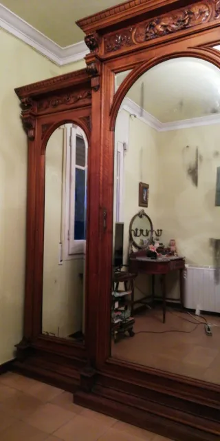 Armario antiguo madera con espejo