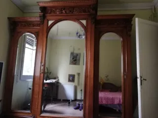Armario antiguo madera con espejo