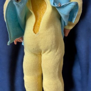 Bambola Vintage Anni ’70 – Vestito Ricamato