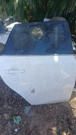 Puerta Trasera Derecha Toyota Auris 2014 gasolina