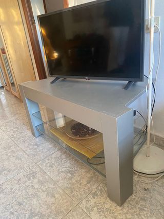 Mesa TV Plataforma con Estantes de Cristal