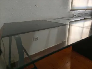 Escritorio cristal Ikea 160x80 con una pata