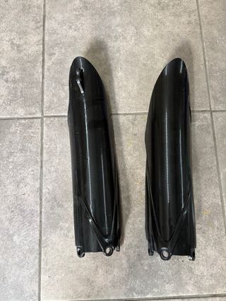 Cubrehorquillas Yamaha YZ Negro