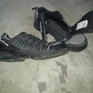 Zapatos de seguridad Goodyear negros y grises