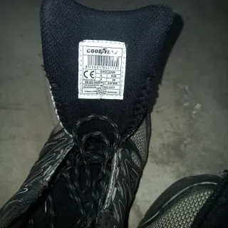Zapatos de seguridad Goodyear negros y grises