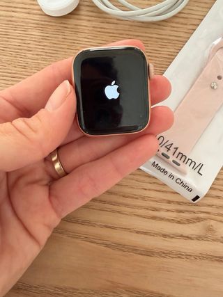 Apple Watch SE Oro/Rosa + Cargador