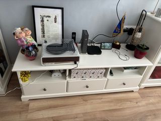 Mueble TV blanco y marrón