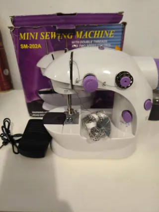 Mini Máquina de Coser SM-202A