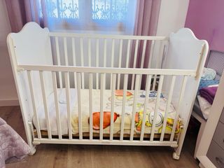 Cuna de bebé blanca