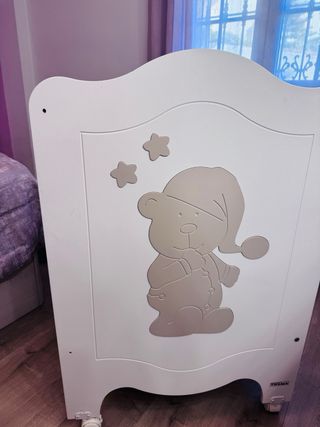 Cuna de bebé blanca