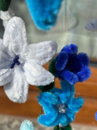 Portaoggetti fatto a mano con fiori