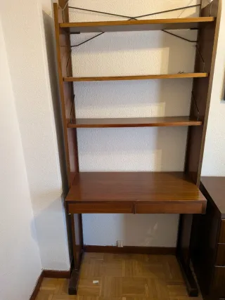 Escritorio de madera para estudiantes