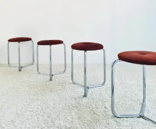 Set 4 tabureres bajos Space Age. Vintage 70s.