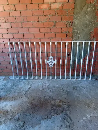 Barandales de forja blancos