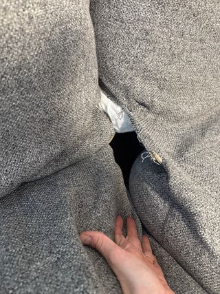 Sofá modular gris con almacenaje