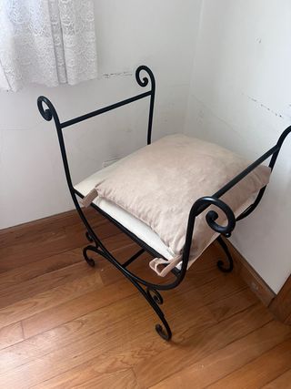 Banqueta de forja blanca y negra