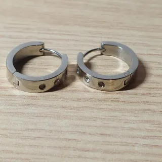 Pendientes plateados con circonitas