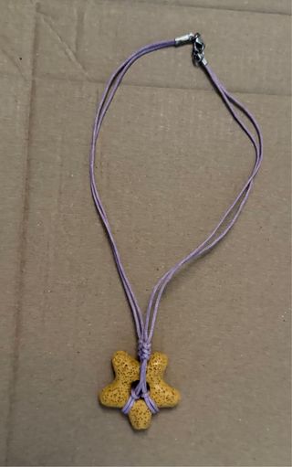 Colgante estrella morado y amarillo