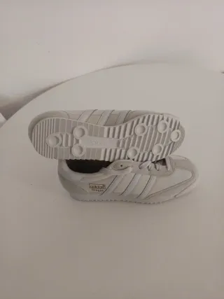 Zapatillas Adidas Dragón Blancas y Grises