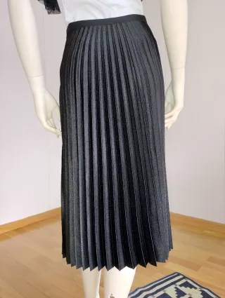 Falda Zara plisada negra