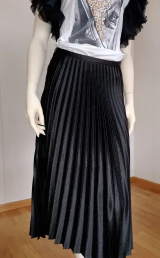 Falda Zara plisada negra