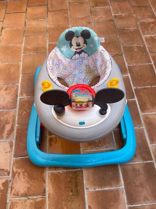 Andador infantil con estampado Mickey Mouse