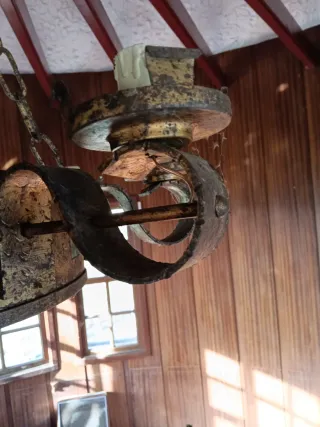 Lámpara rústica de metal