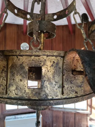 Lámpara rústica de metal