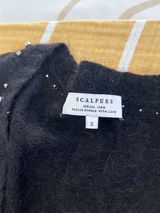 Jersey negro con pedrería