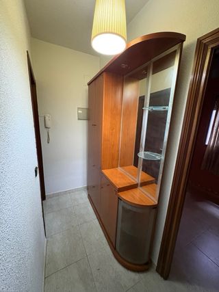 Mueble recibidor madera y cristal