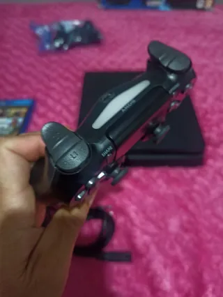 PS4 Slim 1TB Negra + Juegos
