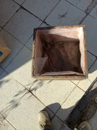 Caja de madera rústica para plantas o almacenaje