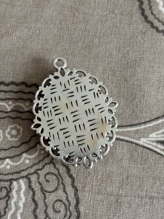 Collana ricamata fiore rosa