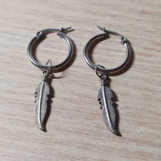 Pendientes Aro con Colgante Pluma
