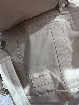 Bolso Mochila Voyager Desigual Crema