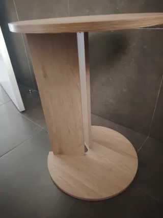 Mesa auxiliar de madera