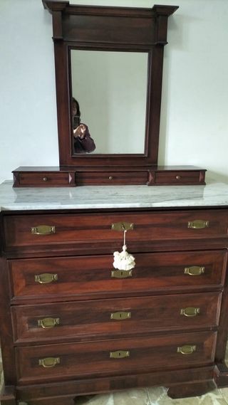 Cassettone con specchiera e piano in marmo