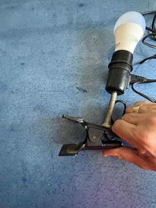 Lámpara Portátil con Pinza